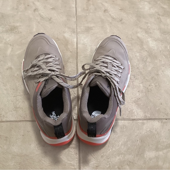 NIB Women’s North Face Vectiv Exploris Futurelight Hiking Sneakers, Size 8.5 - Picture 5 of 9